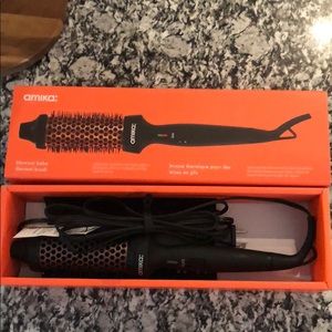 Amika Blowout Babe Thermal Brush